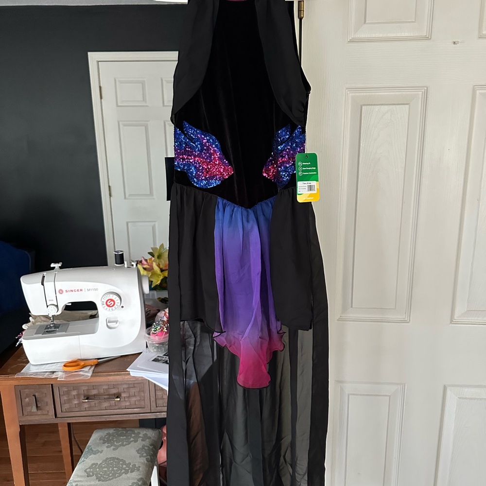 Stylish Black and Purple sorceress costume - Picture 2 of 5